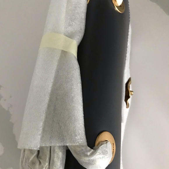 Coach - Picture 2 of 8